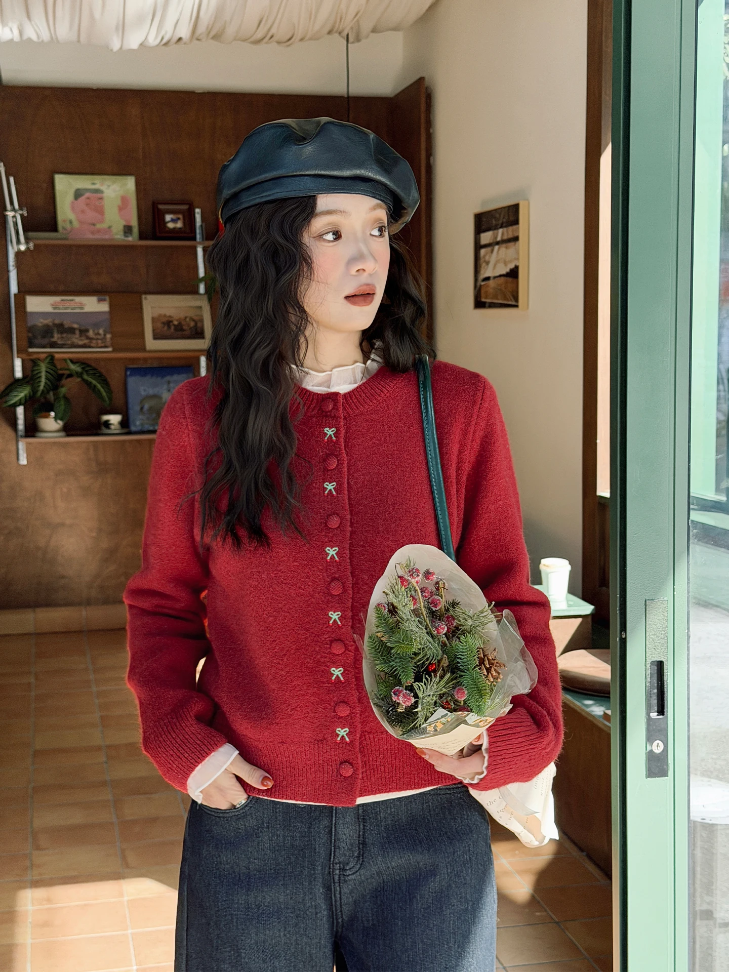 

Красный вязаный кардиган с узором в виде вишни, свободного кроя, зимний, новогодний, повседневный, женский, с длинными рукавами, круглым вырезом, на пуговицах