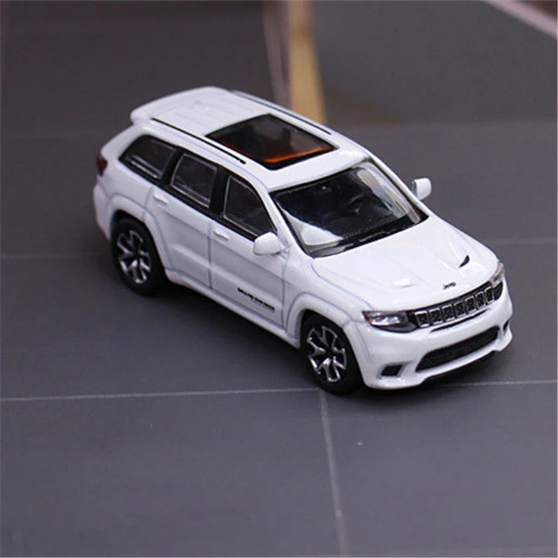 1:64 Jeeps Grand Cherokee SUV Alloy Car Model Diecast Metal Off-road Vehicles Car Model Simulation Miniature Scale Kids Toy Gift