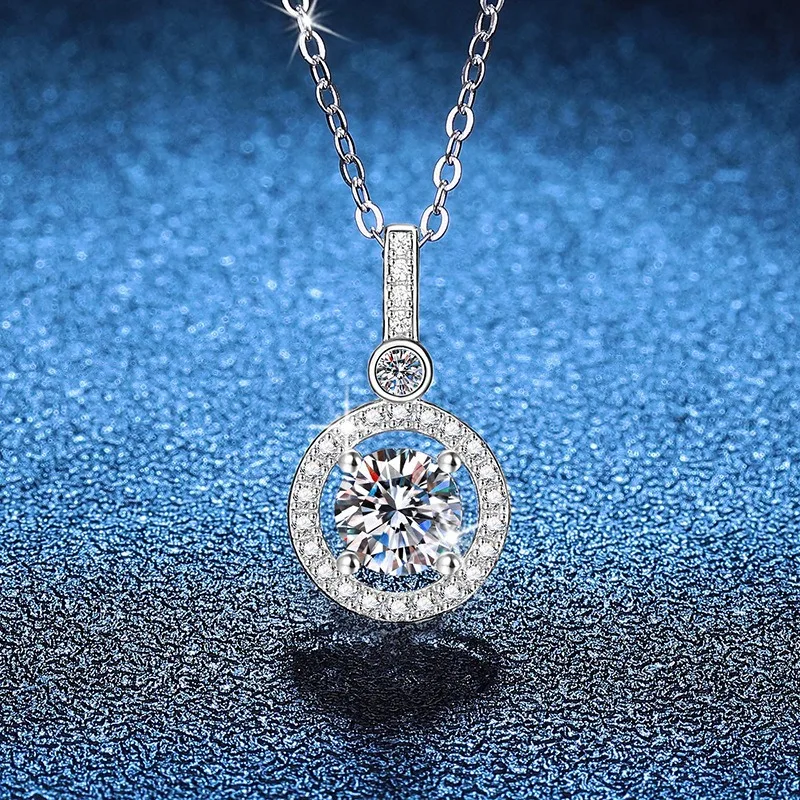 

S925 Sterling Silver Round Halo Pendant Necklace 1ct D Color Moissanite Minimalist Versatile Jewelry for Women