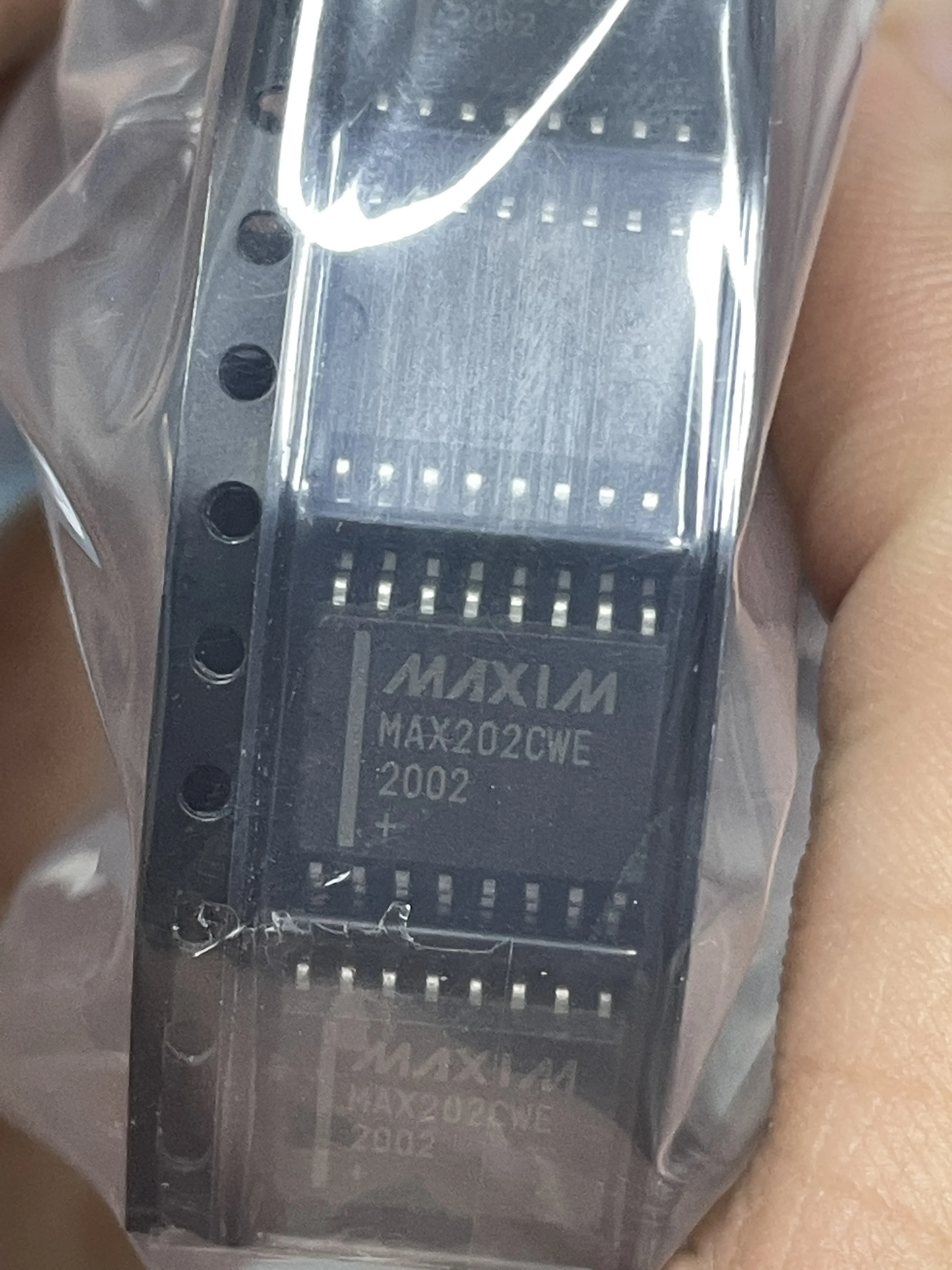 10 stücke MAX202CWE MAX202CWE + MAX202CWE + T MAX202