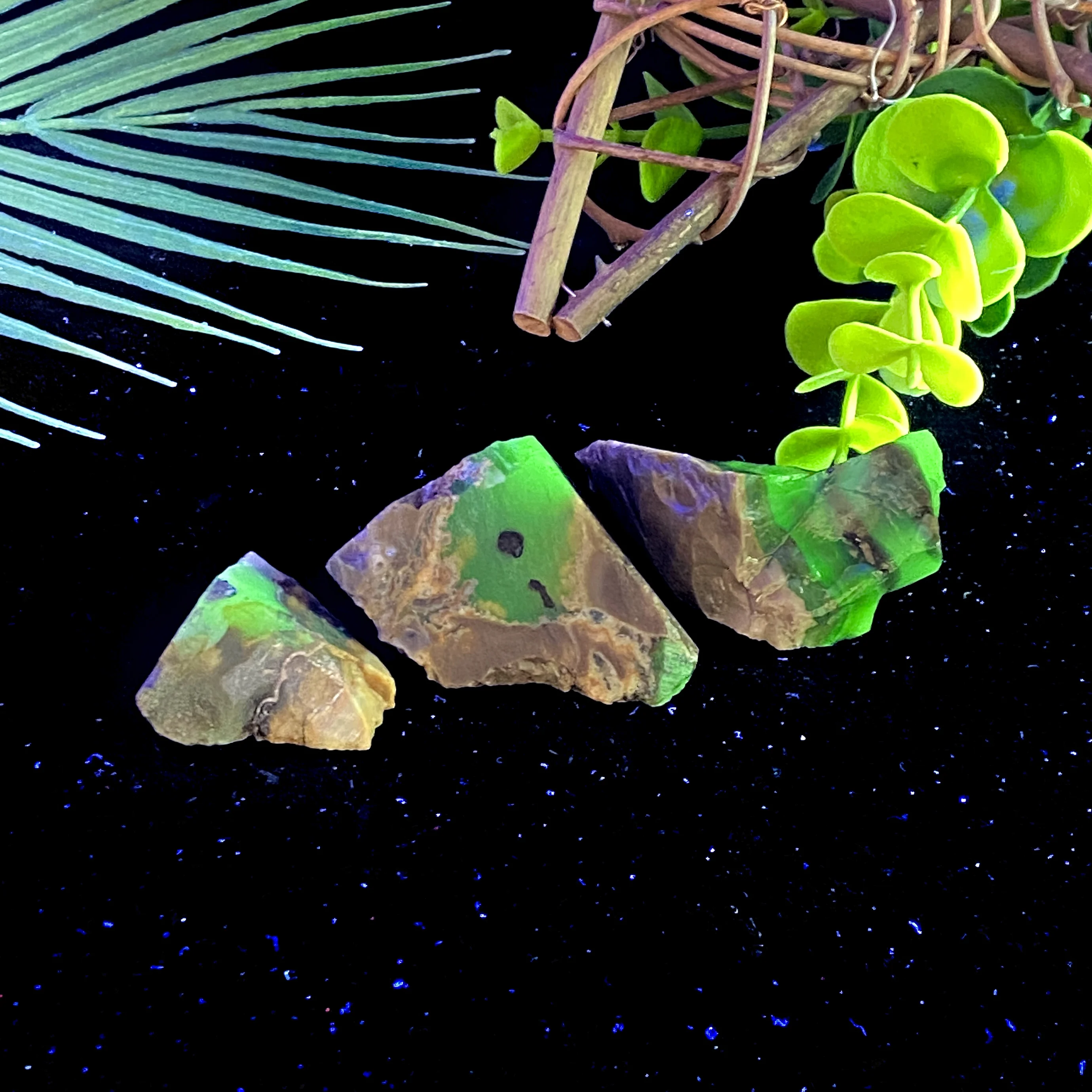 100 جرام/200 جرام العقيق البركاني الحجر الخام-الأشعة فوق البنفسجية الفلورسنت ، شكل غير منتظم ، مجموعات الحجر ، هدايا ممتازة ، ديكورات ذاتية الصنع