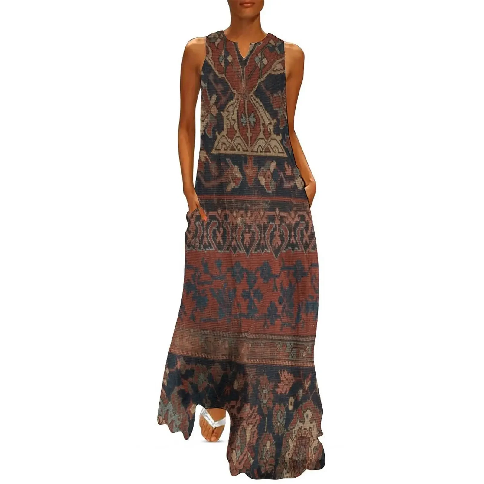 Boho Chic Dark III // Medalhão colorido do século 17 Vermelho Azul Verde Marrom Vestido longo com padrão de tapete com detalhes decorados