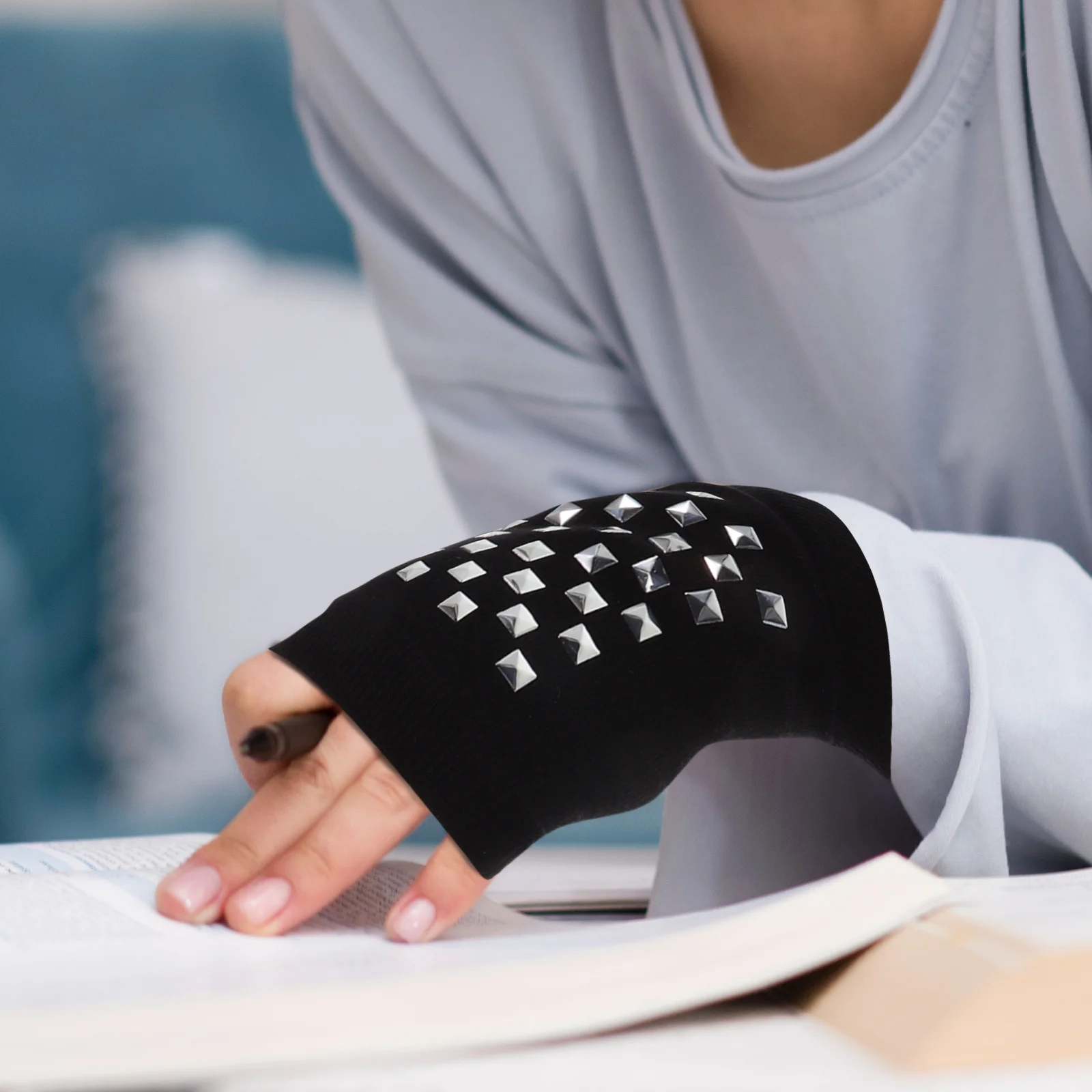 

1 Pair Student Gloves Knitted Half Finger Fingerless Gloves For Women Sailor Dance Embroidery Rivet Design Warm Hand Warmers For
