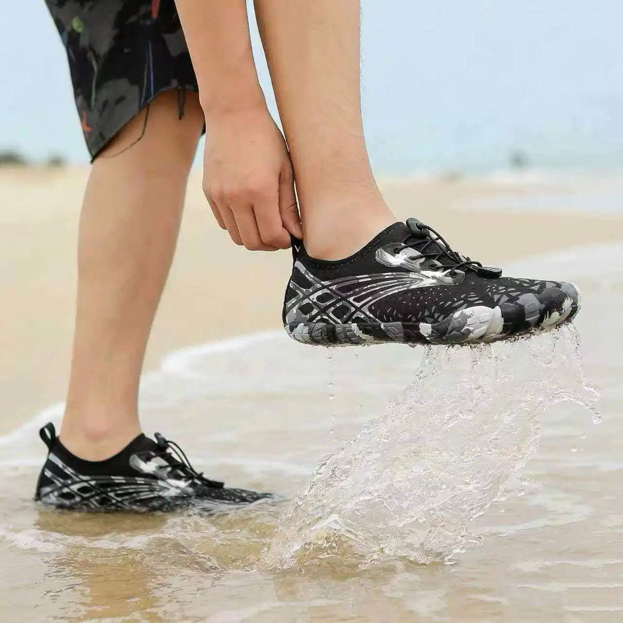 

Men Closed Toe Hollow Cutout Beach Water Shoes Breathable Mesh Quick Lace Aqua Sandals Light Flexible Outsole Footwear For Creek