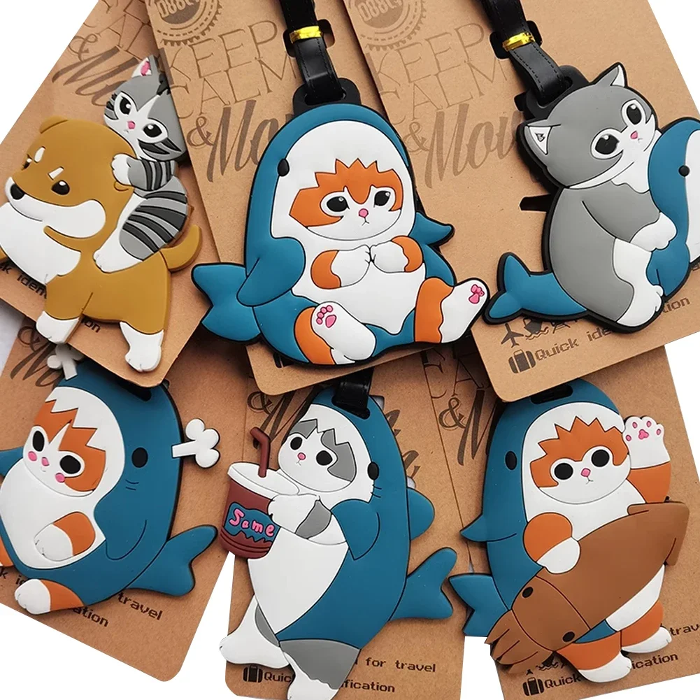 Kawaii Shark Cat تصميم علامة أمتعة للرجال والنساء ، إكسسوارات السفر ، ملصق أمتعة كرتون PVC ، عنوان محمول لمكافحة الخسارة ، علامات الأسماء