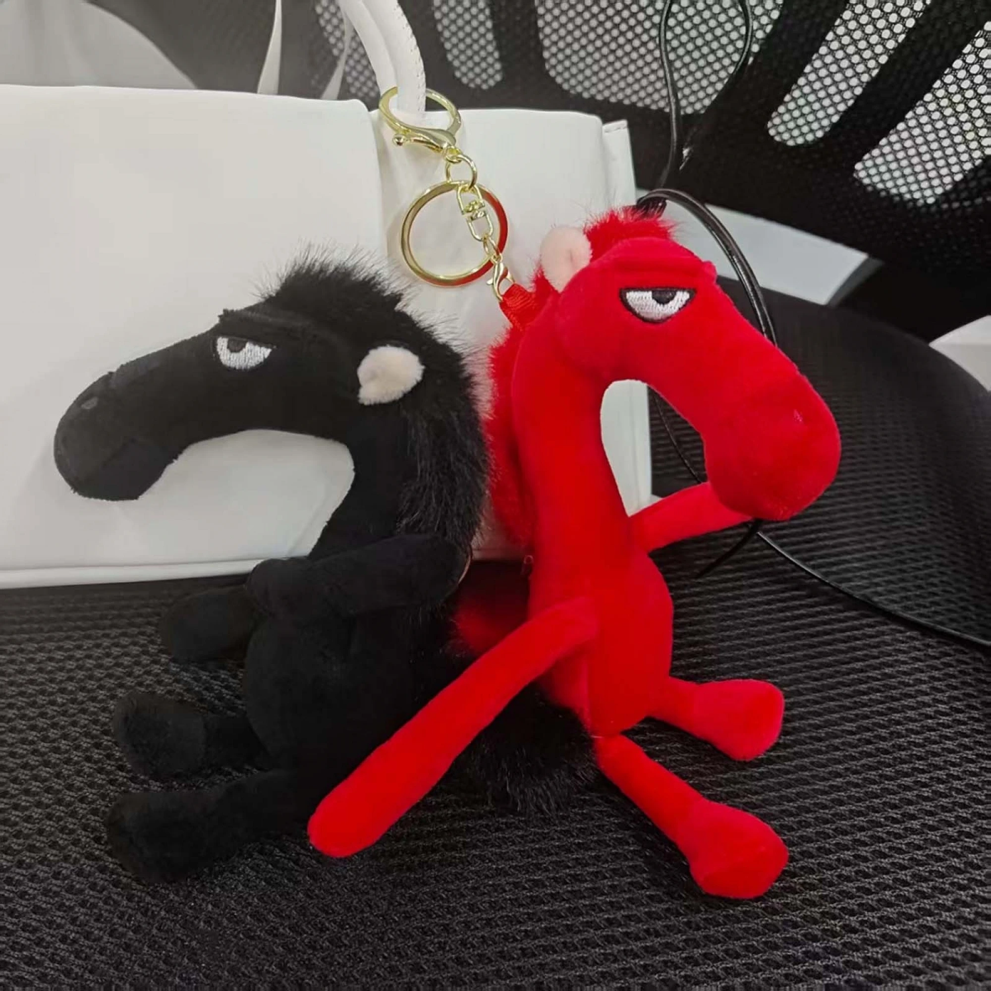 Porte-clés licorne en peluche mignon, breloque de sac en peluche pour sac à main, sac à dos, clés-idée cadeau du nouvel an