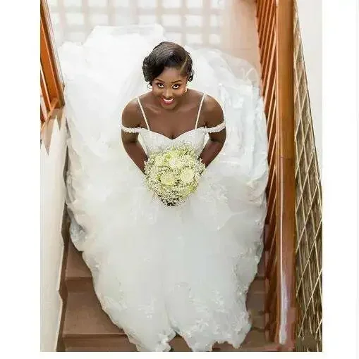 Aangepaste klassieke spaghetti kant kralen bruidsjurken Afrikaanse plus size vestidos kapel goedkope trouwjurken