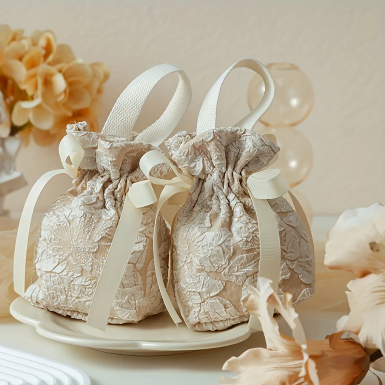 4Pcs Elegant Lace Drawstring Gift Bags - Portable Favor Pouches for Wedding, Birthday, Party Event Supplies, Easy-Tie Bow Closur