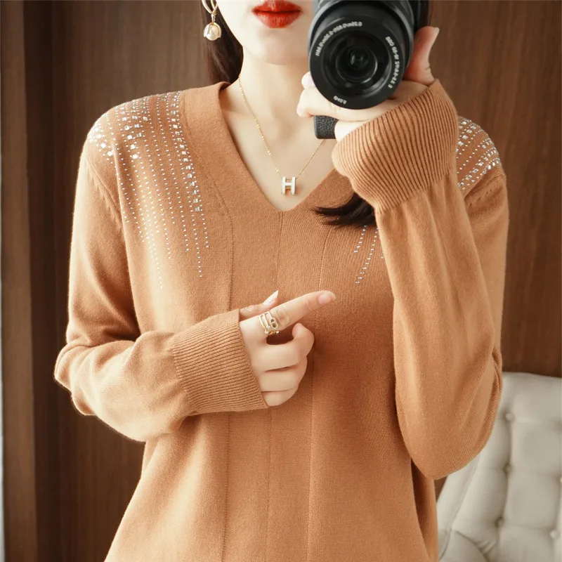 

New V-neck Sweater Women's Loose Knit Thin Top Super Beautiful Bright Diamond Design Feel Underlay Small Shirt