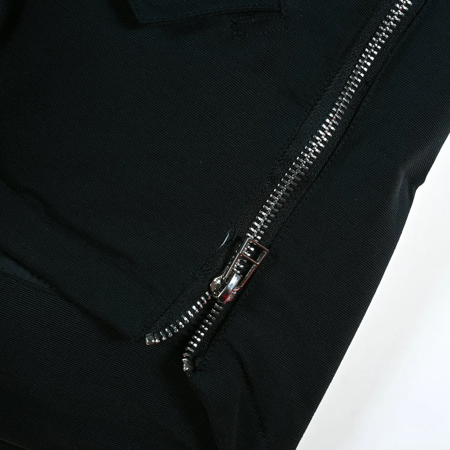 سترة شتوية فاخرة جديدة لعام 2025 بغطاء للرأس دافئ مع فرو منفصل ملابس خارجية أنيقة بلون سادة معاطف سميكة للنساء