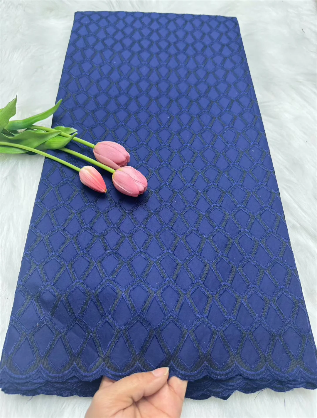 

Африканская хлопковая кружевная ткань Дубай 2026 Высокое качество нигерийского французского сухого кружева Швейцарская вуаль кружевная ткань для шитья своими руками для мужчин 5 ярдов