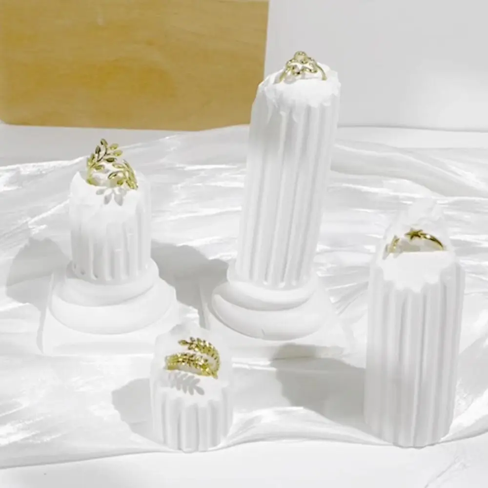 

Luxury Roman Column Ring Stand Exquisite European Style Vintage Plaster Ring Holder Home Ornaments White Gypsum