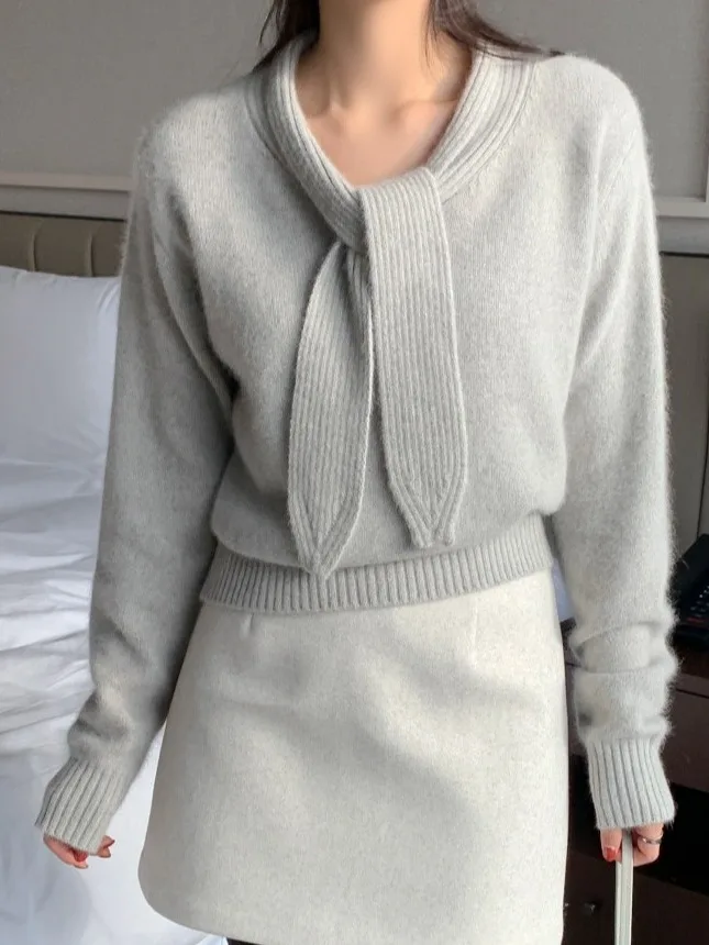 Słodki i elegancki damski sweter z dzianiny z krzyżowym wzorem, styl koreański, regularny krój, ekskluzywny produkt internetowy, włókno poliestrowe.