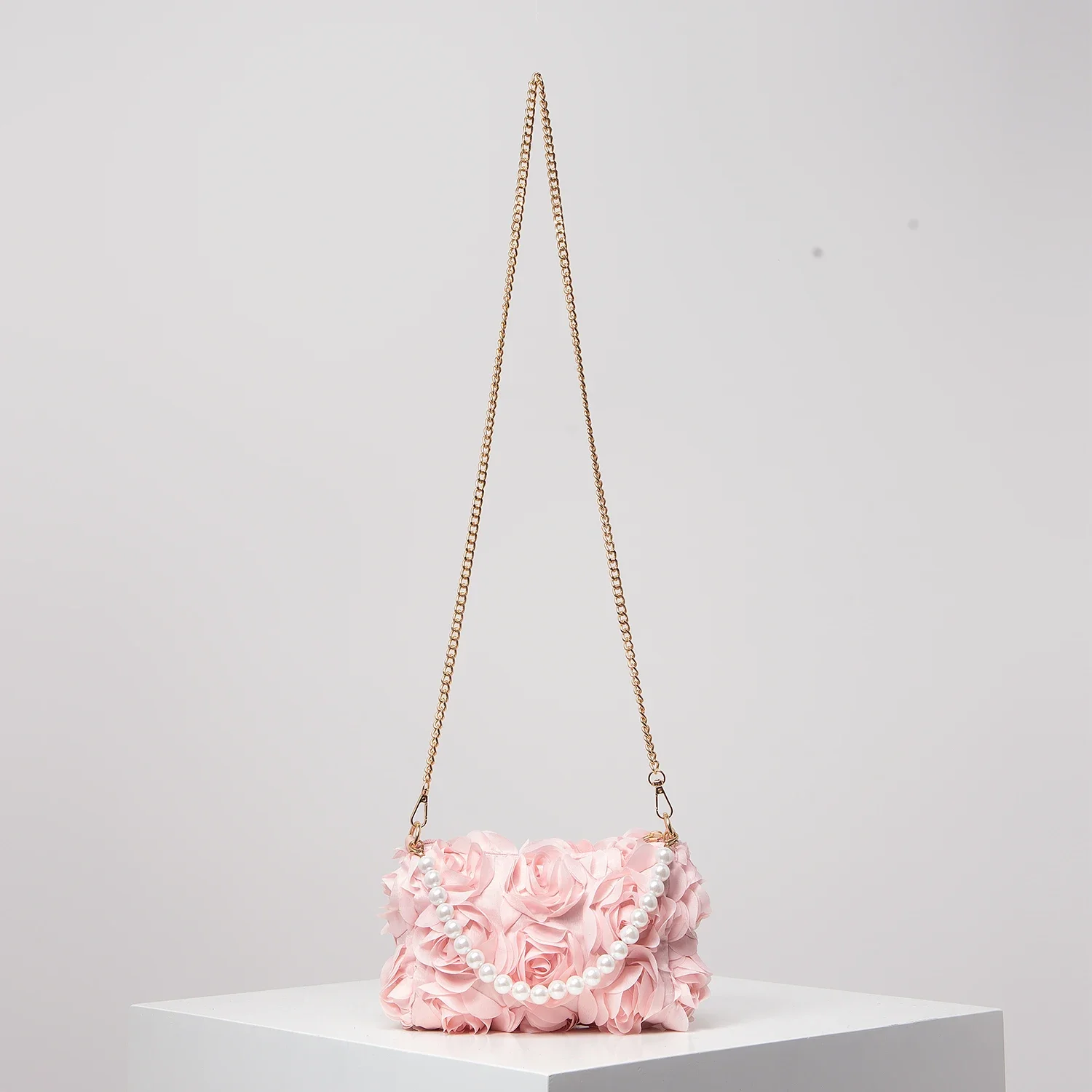 Elegante bolso de cena con flores rosas, bolso de perlas de imitación, bolso cruzado con cadena de metal, bolso de novia (patrón aleatorio)