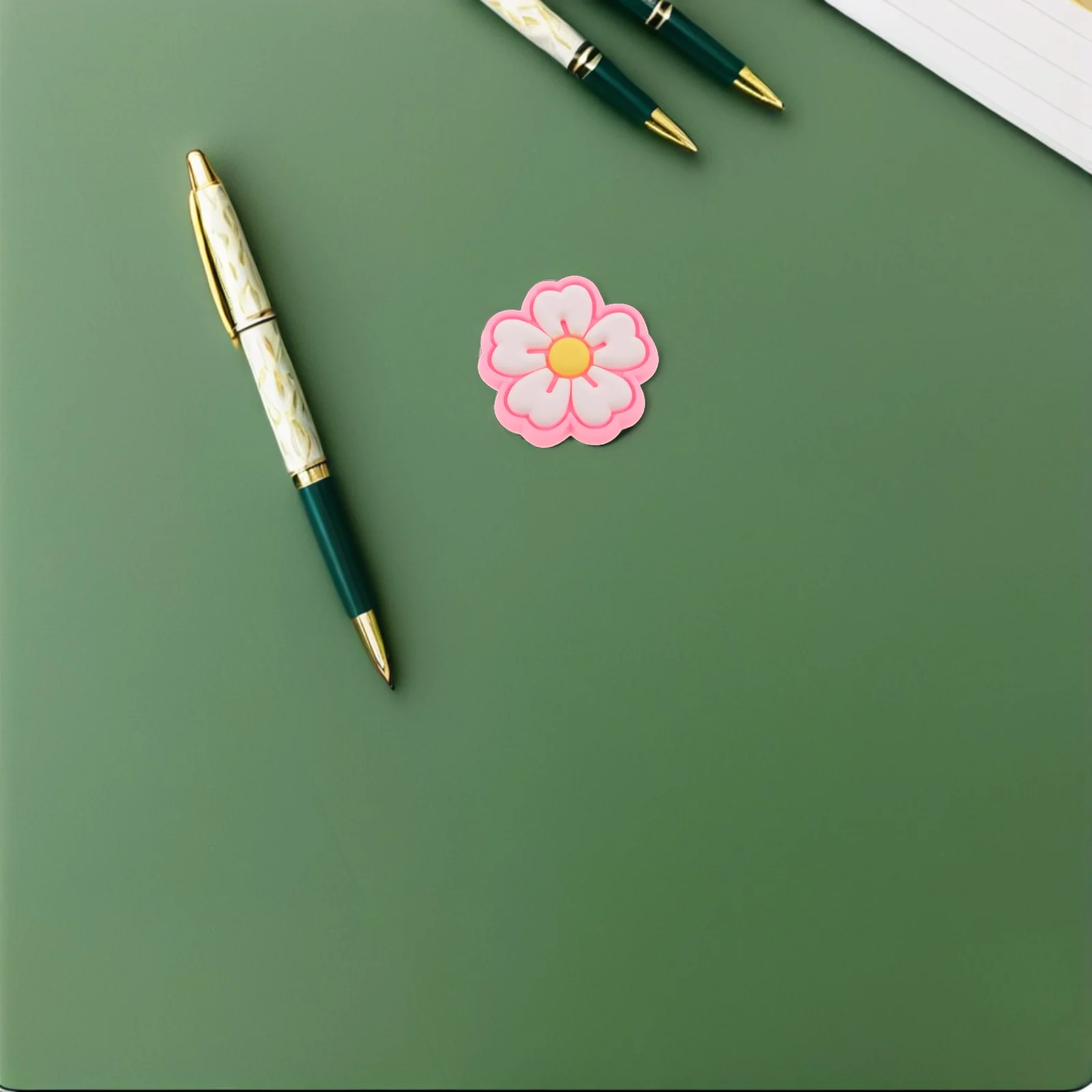 

30pcs Cute Pencil Topper: Floral Pen Clip Holder Detachable Supplies Christmas Present Pvc Pencil Charms Cartoon