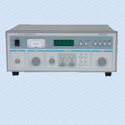 

Signal Generator with White Noise Waveform Output