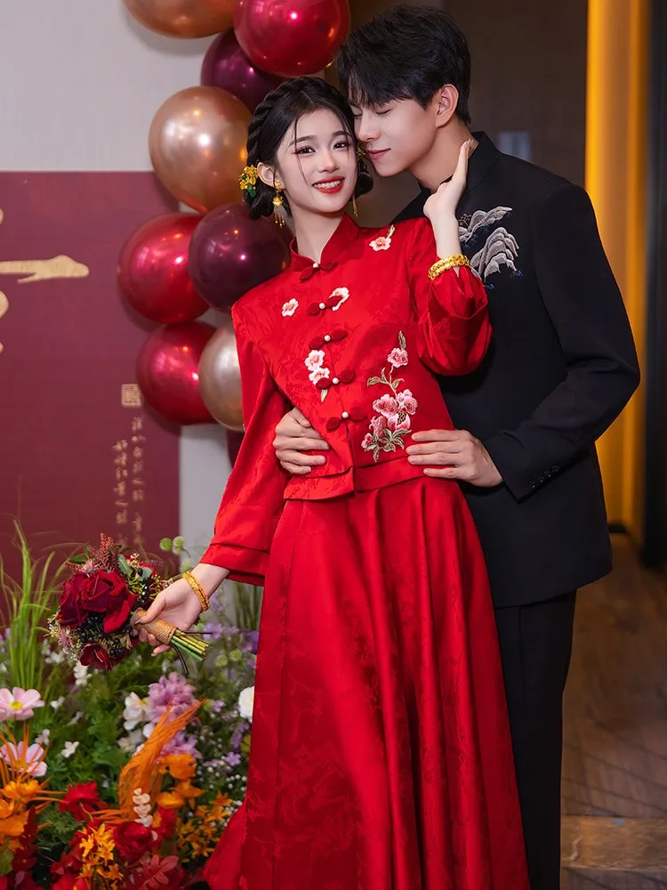 The new Chinese-style wedding and engagement dress small toasting in red