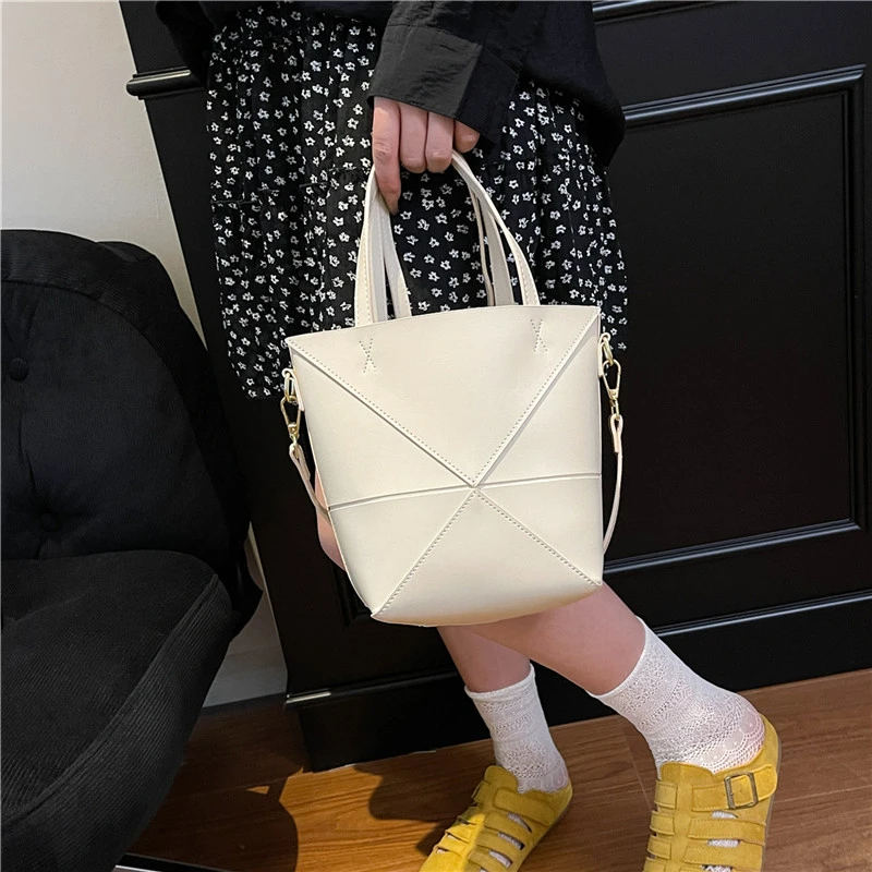 

Elegant Designer Style Ladies Shoulder Bag: Luxurious Leather Handbag with Crossbody Strap, Chic Women's Fashion