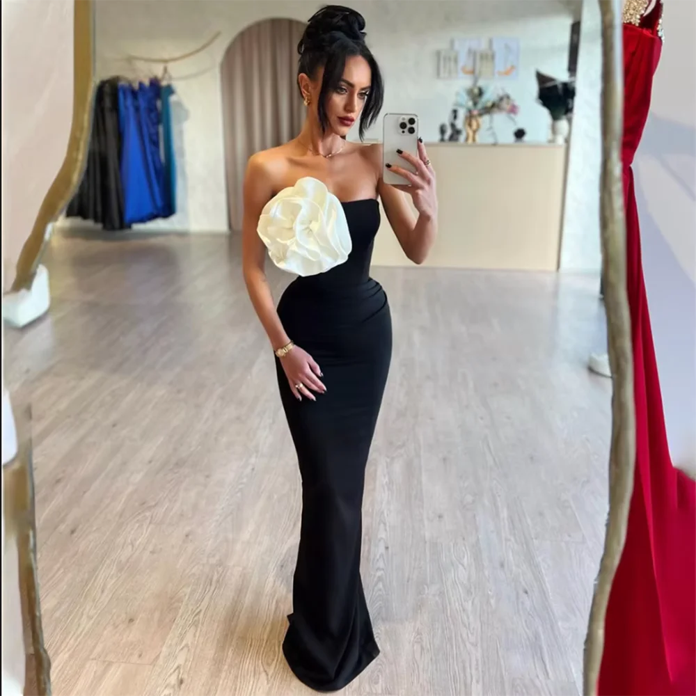 

Simple Black Prom Dress Strapless Sleeveless White 3D Flowers Mermaid Floor Length Sweep Train Evening Gowns for Special Event