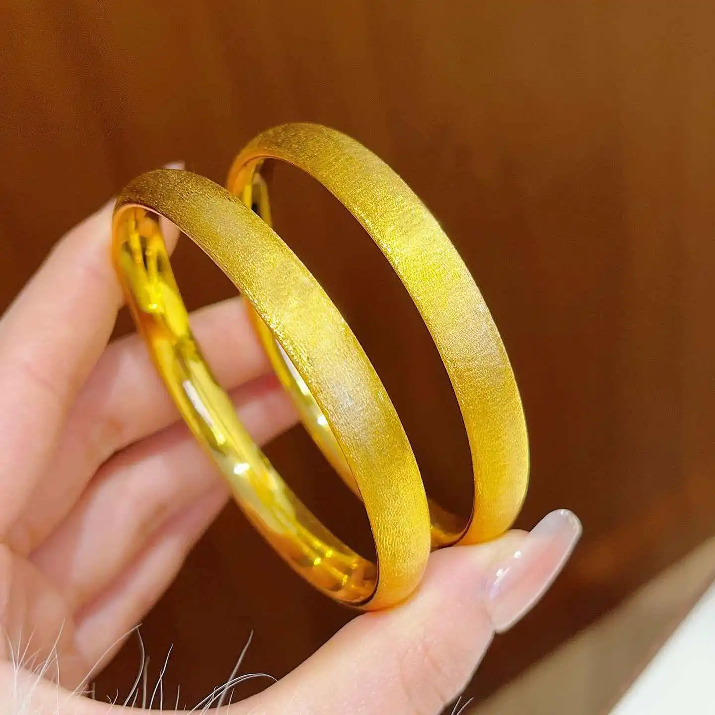 Simple & Noble Velvet Loach Back Closed Bracelet For Women 24K Gold AU999 | Classic style, understated elegance