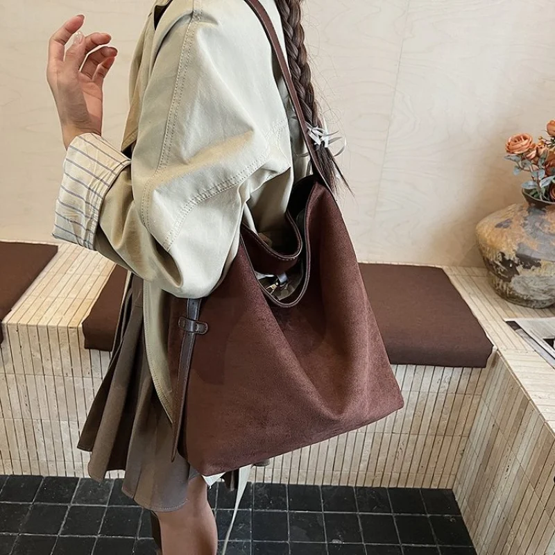 

Famous Designer Leather Women's Messenger Bag Luxury Brand Elegant Classic Fine Craftsmanship Vintage Daily Bag​