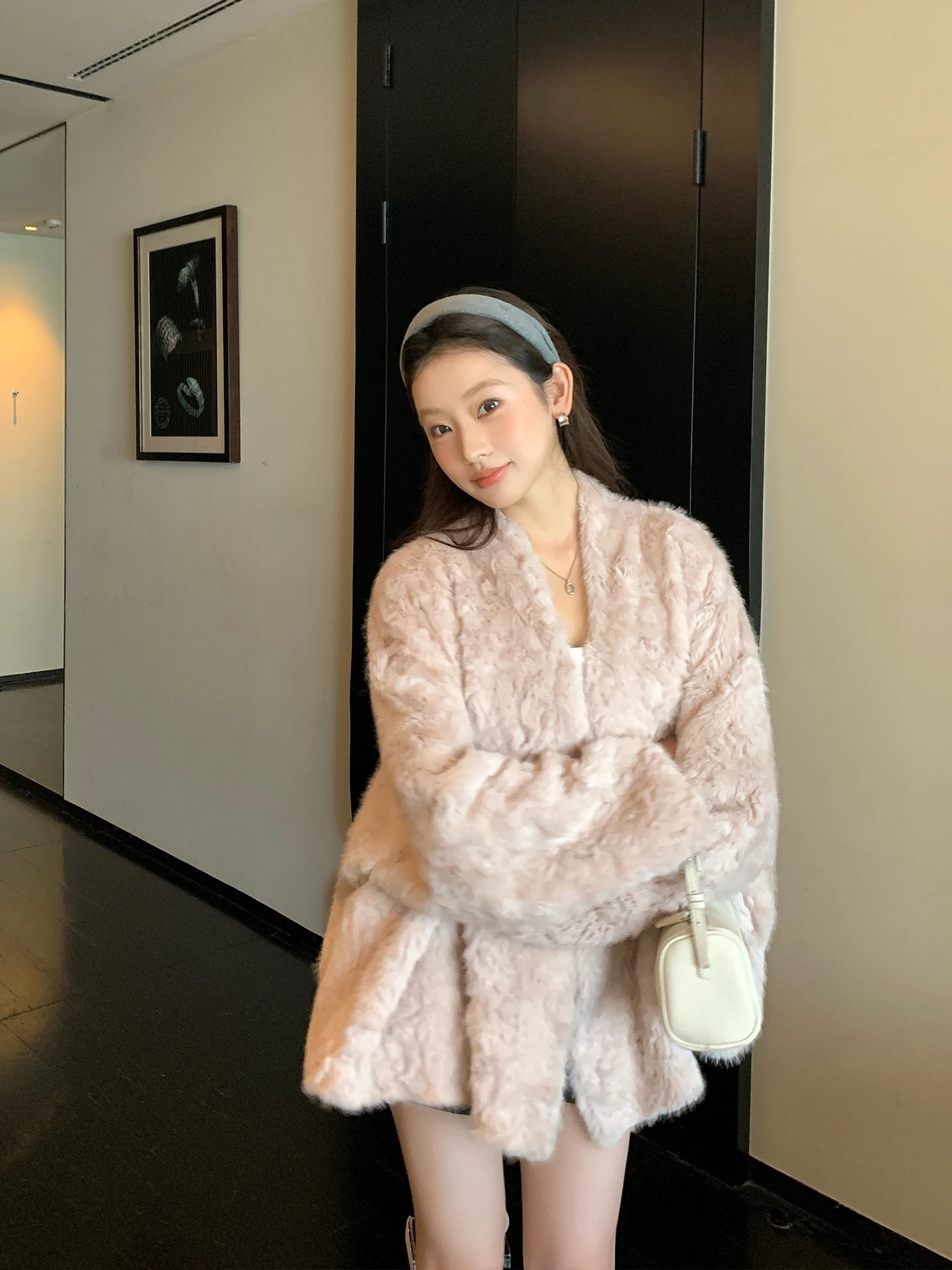 

Dayaier Sweet Dr Eco-friendly Small Lake Lamb Faux Fur Vest Long Sve V-ne Mid-length Plu Fur Coat for Women