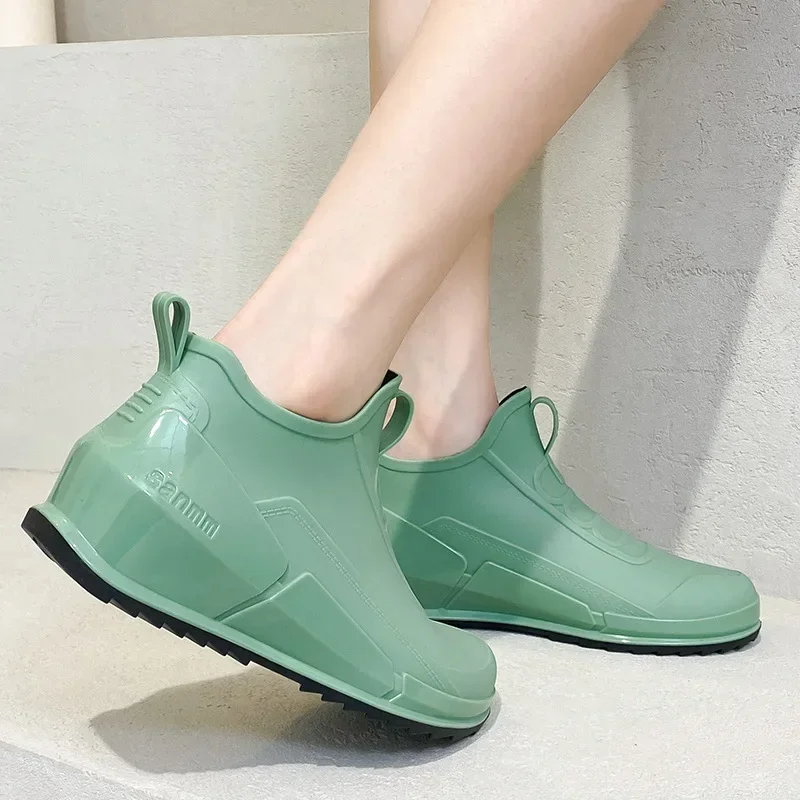 Woman Rain Shoes Waterproof Rubber Boots Ladies Casual Slip-on Flats Rainboots Female Insulated Garden Galoshes Botas De Chuva