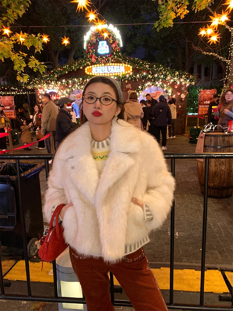 

ort Женское меховое покрытие Экологическая кожа Товары Зимняя мода Белый цвет Пуговицы Детали Имитация кожаной внутренней одежды