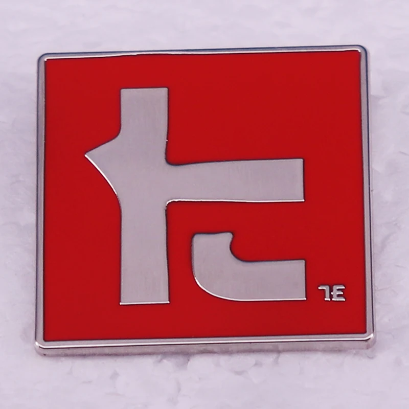 Toni kensas esmalte pino splatoons jogo logotipo da forma distintivo para várias mochilas e sacos de roupas