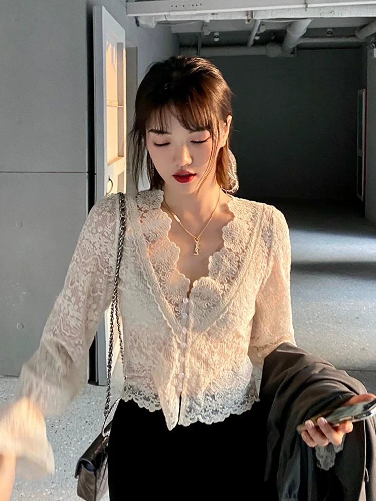 Heavy Embroidery Lace Base irt Women's Fall 2024 New Design Sensation Small Hook Flower Bell Sve Hollow Top Korean Sle...