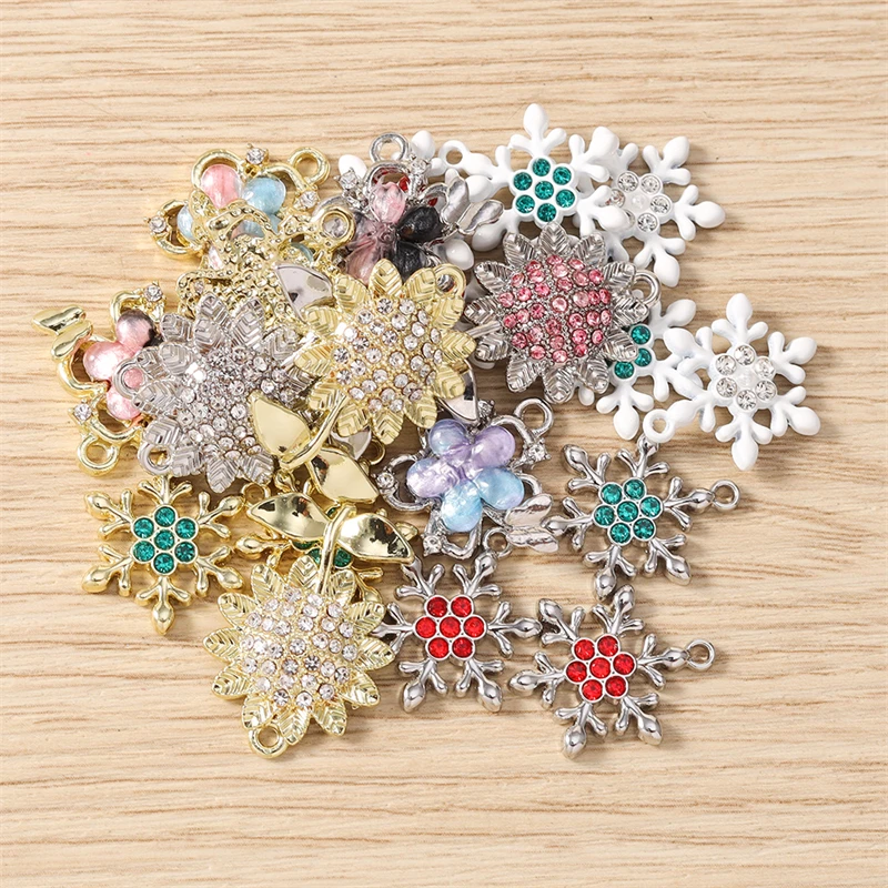 5 Stück niedliche, gemischte Kristall-Metall-Weihnachts-Schneeflocken-Blumen-Charms für die Schmuckherstellung, Anhänger, Halsketten, Ohrringe, DIY-Bastelbedarf – Detail 3