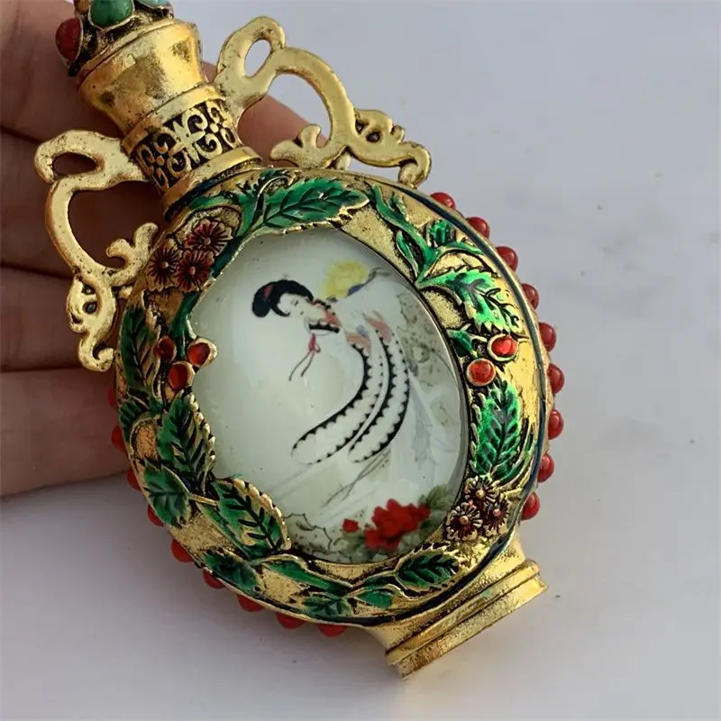 Retro Beauty in white dress Snuff Bottle mini bottle