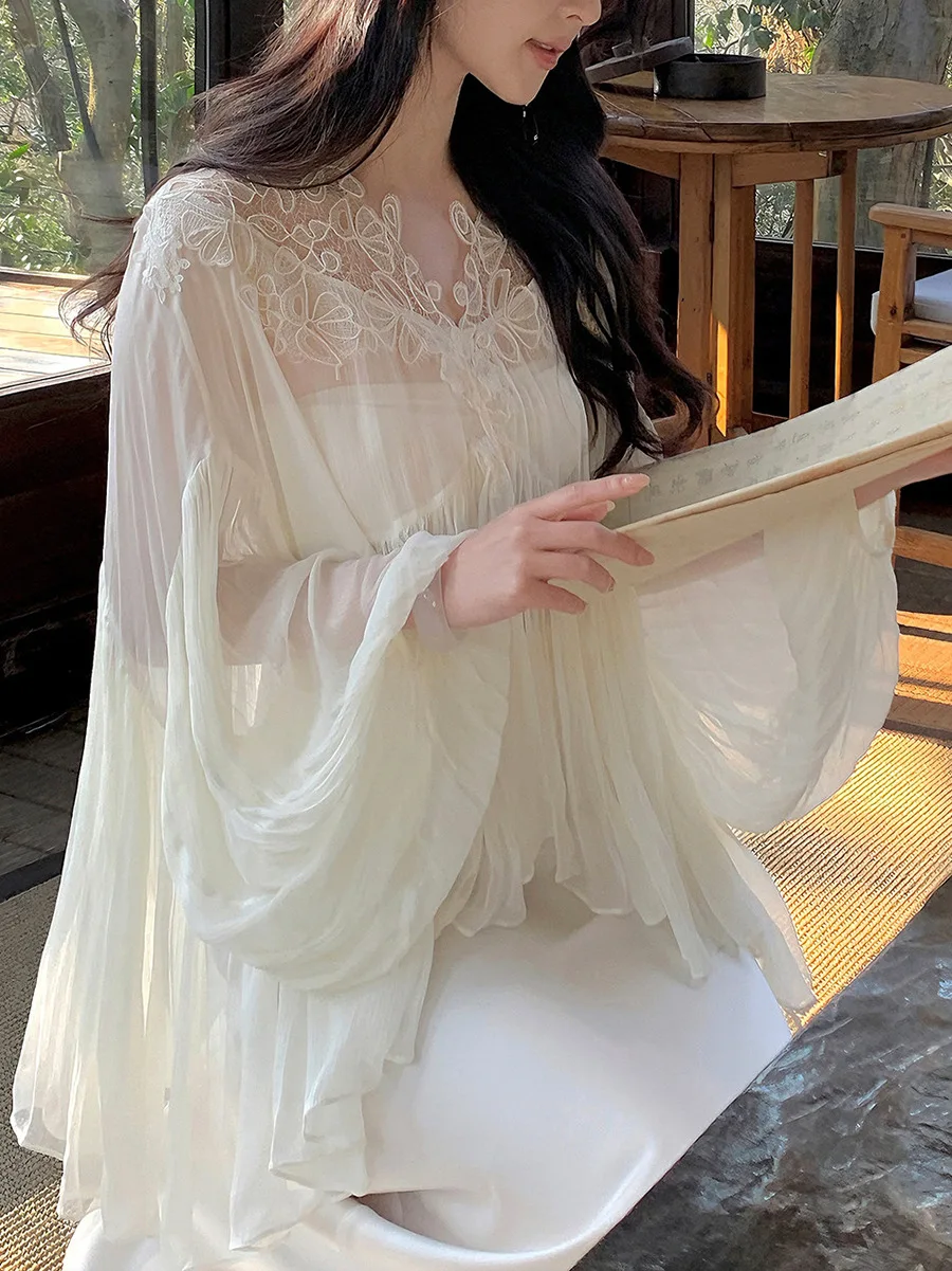 

Women's Aesthetic Lace V-Neck Top & Fishtail Irregular Ethereal Peplum Blouse Irregular Bias Cut Fairycore Vacation Loose Tops