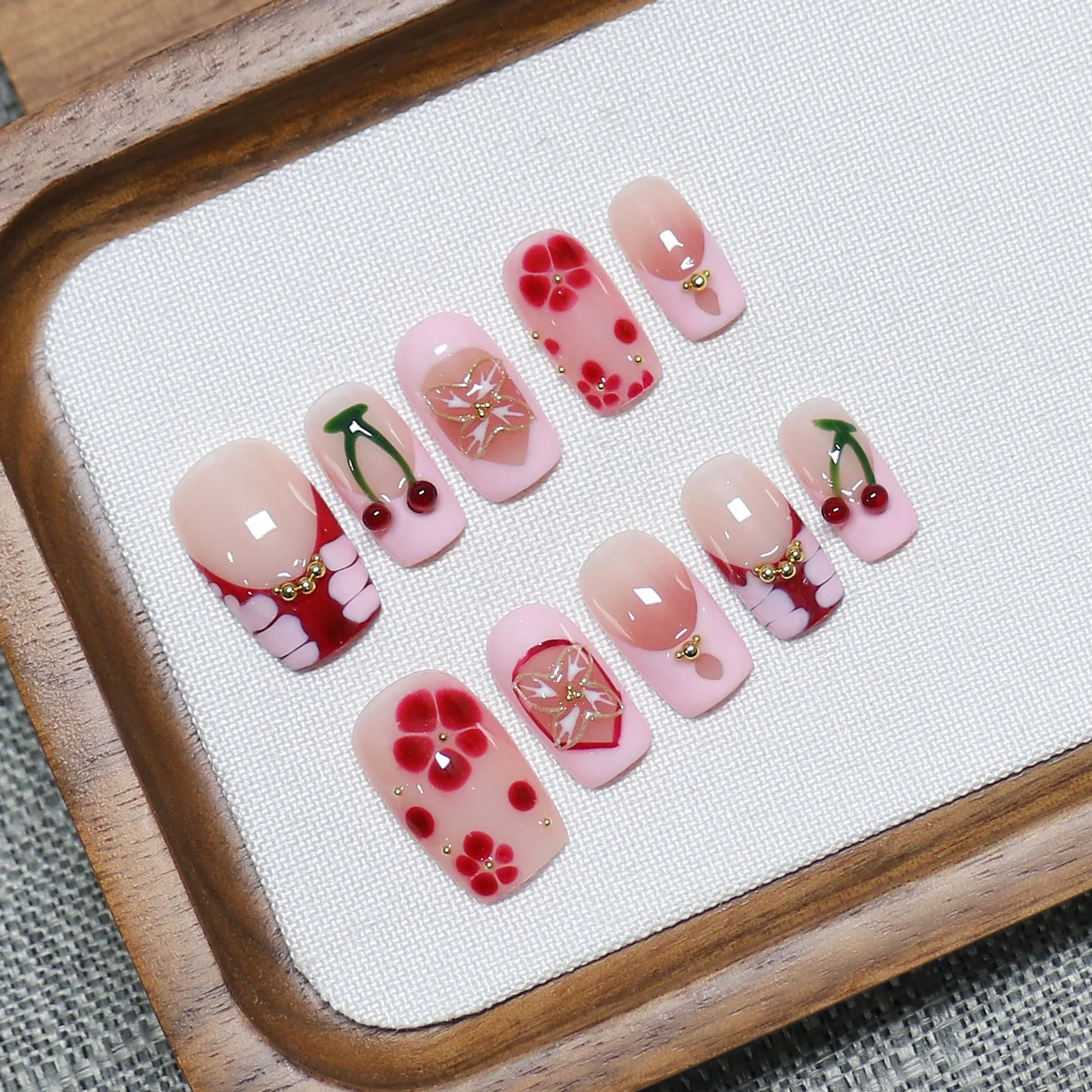 

10pcsHandmade Short Square French Press on Nails Retro Flower Cherry Gradient Decor Sweet Cool Fake Nails Wearable Nail Hot Girl