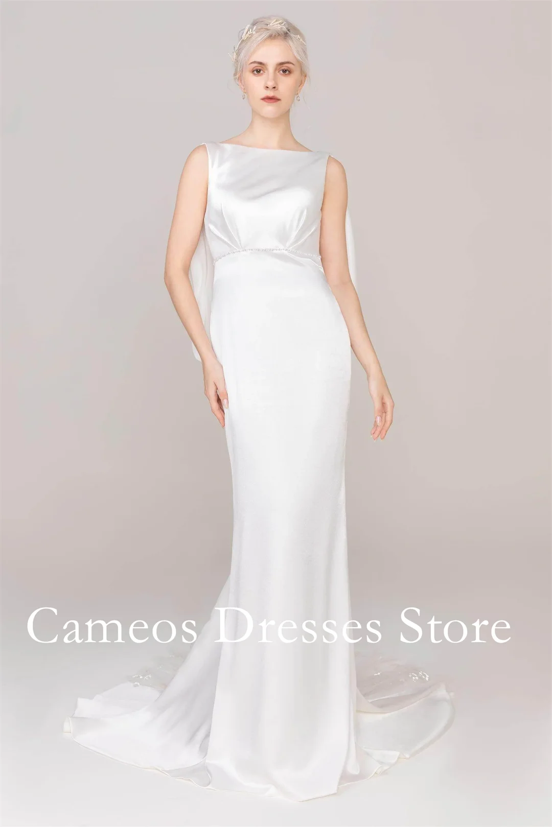 ชุดแต่งงานทรงทรัมเป็ต-เมอร์เมด คอเรือ เปิดหลัง ผ้าซาตินเนื้อนุ่ม สีไอวอรี่ แต่งระบาย  แบบสั่งตัดพิเศษจาก SONDR สำหรับเจ้าสาว