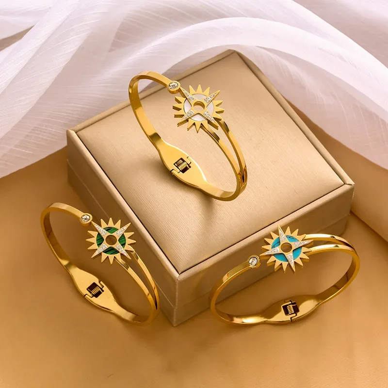 

A fashionable and simple 2023 retro little sun necklace and collarbone necklace suitable for women