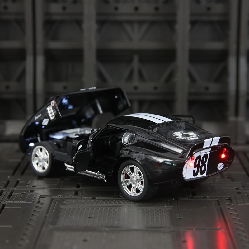 1:32 simulação Ford Shelby Cobra modelo de carro em liga metálica, portas e capô do motor, porta-malas pode ser aberto, ornamentos de supercar