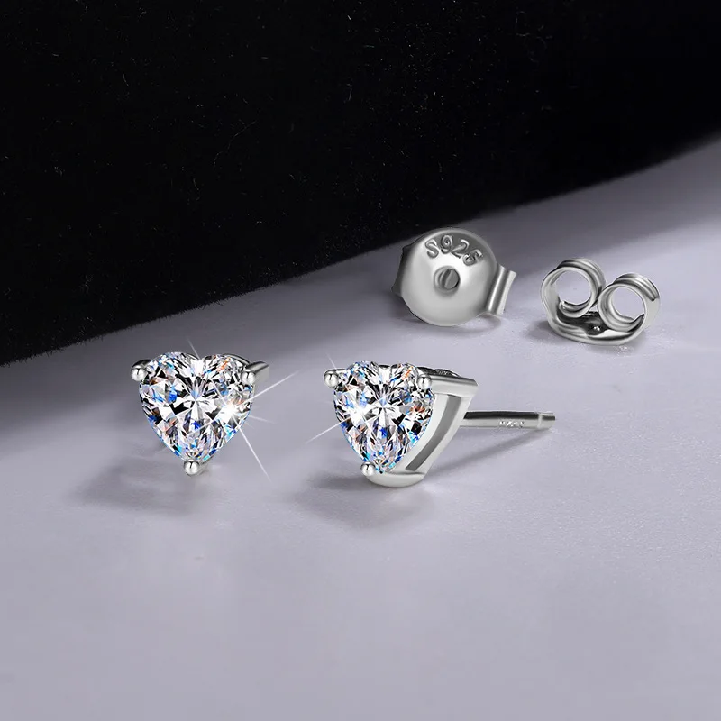 1Pair S925 Sterling Silver Claw Moissanite Bling Ice Out Hip Hop Heart Stud Earrings for Men Women Unisex Rapper Jewelry