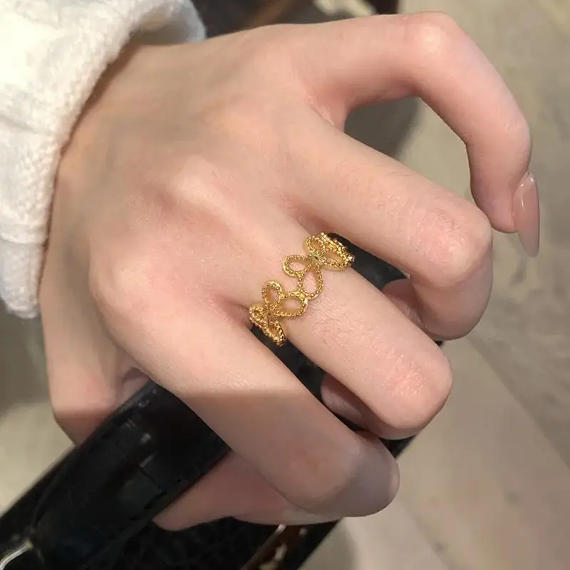 الجديد في حلقات الفراشة المصقولة المصنوعة من الخرز المستدير اللامع المجوف للنساء عالية الجودة وخفيفة الوزن ومجوهرات الحفلات