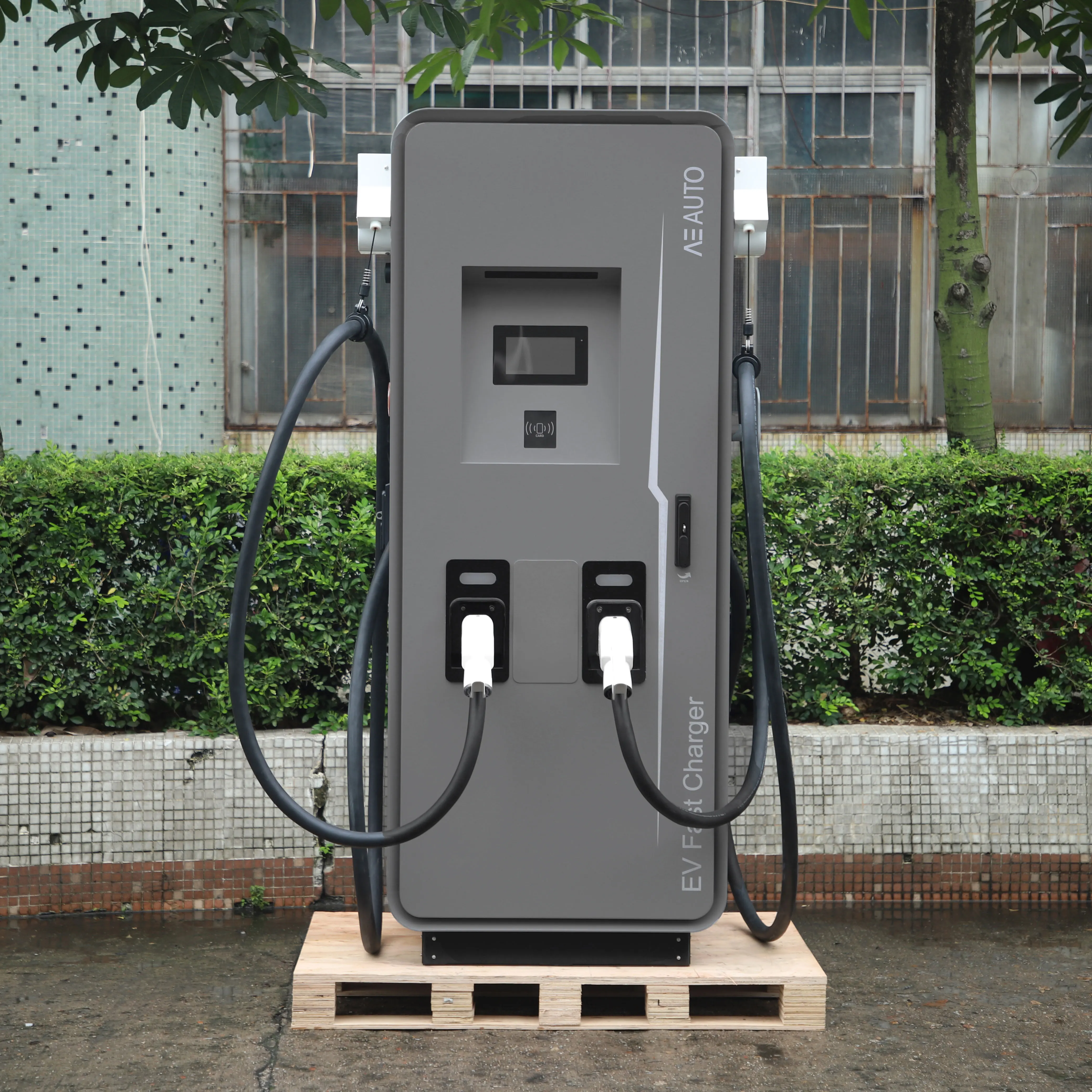 Ocpp 60Kw Dc Charging Station Pile for Electric Vehicles 120kw Ccs Electric Car Fast Ev Charger Dc Grounded with Two Guns