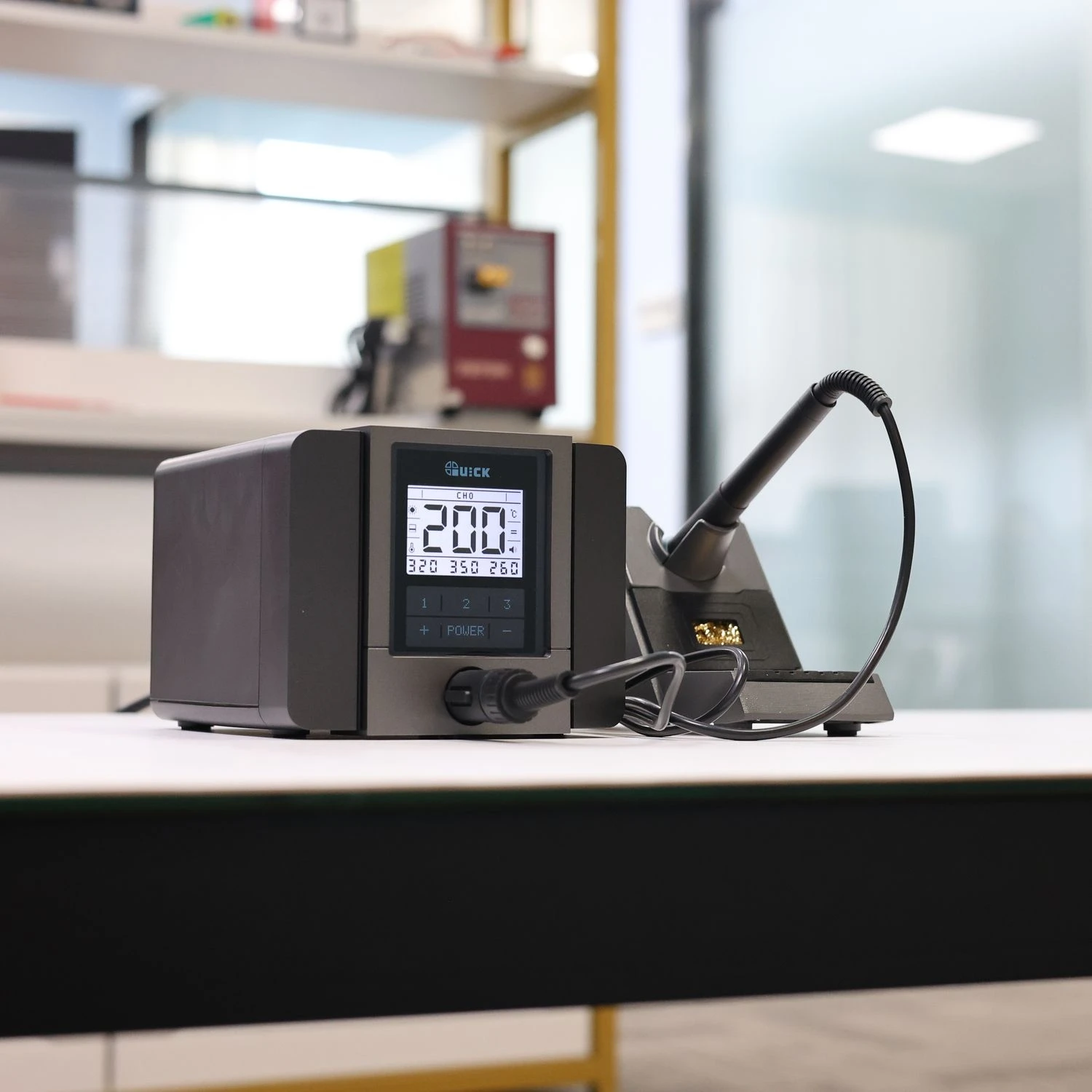 

QUICK TS1200A 120W Professional Soldering Station Complete Set with TSS30B Handle and TSS02 Series Tips for Various Applications