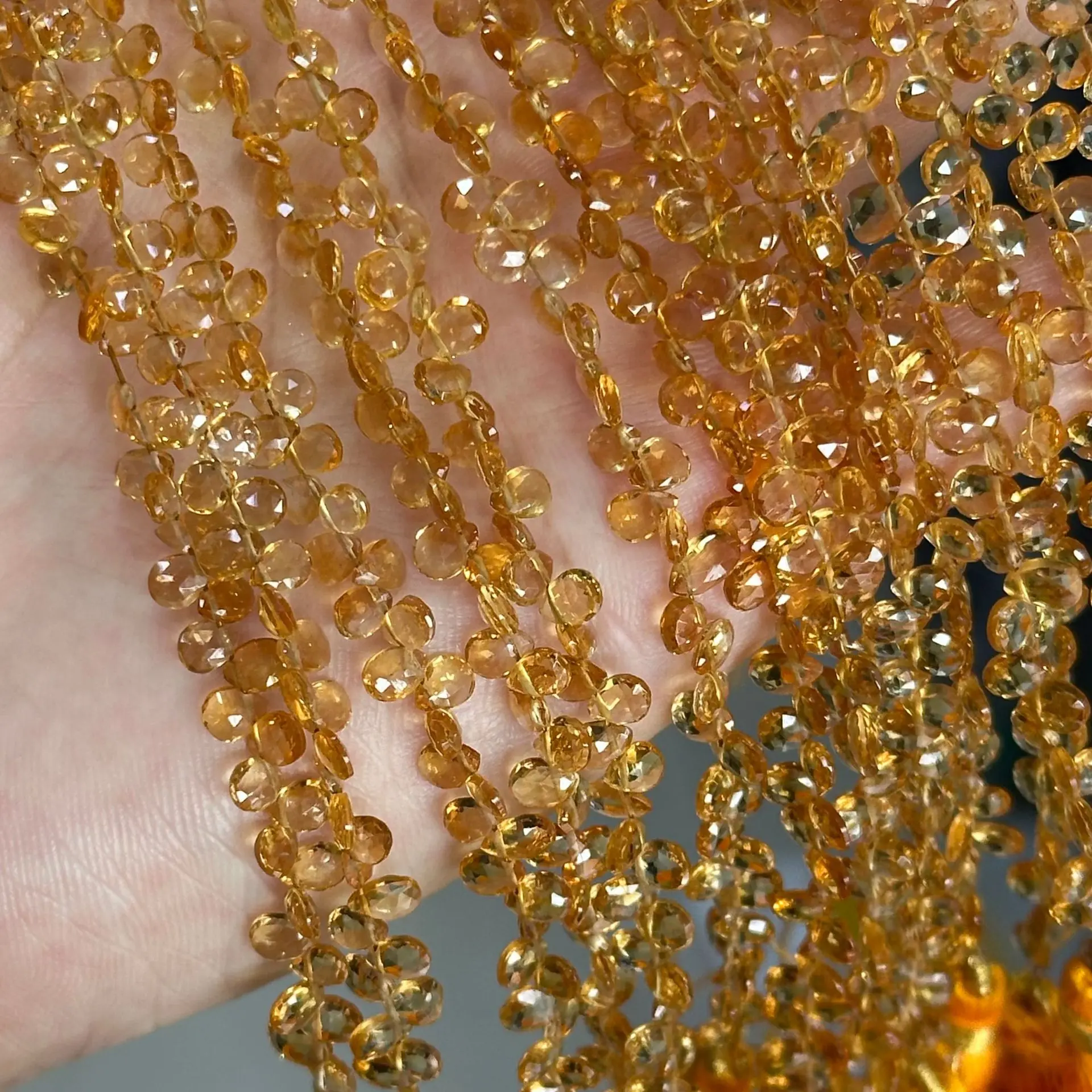 

Natural Yellow Amethyst Faceted Flat Waterdrop Translucent Dark Yellow Tower Quartz Hand-Cut Waterdrop DIY Jewelry Accessories