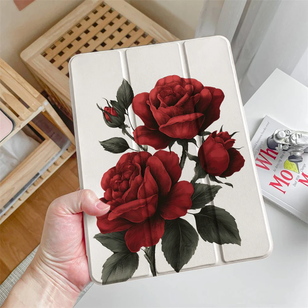 حافظة مطبوعة باللون الوردي لجهاز iPad A16 2025 الجيل 11th 11 بوصة مع حافظة حامل قلم رصاص لجهاز iPad Air 13 Pro 12.9 11 mini A17 Pro Funda