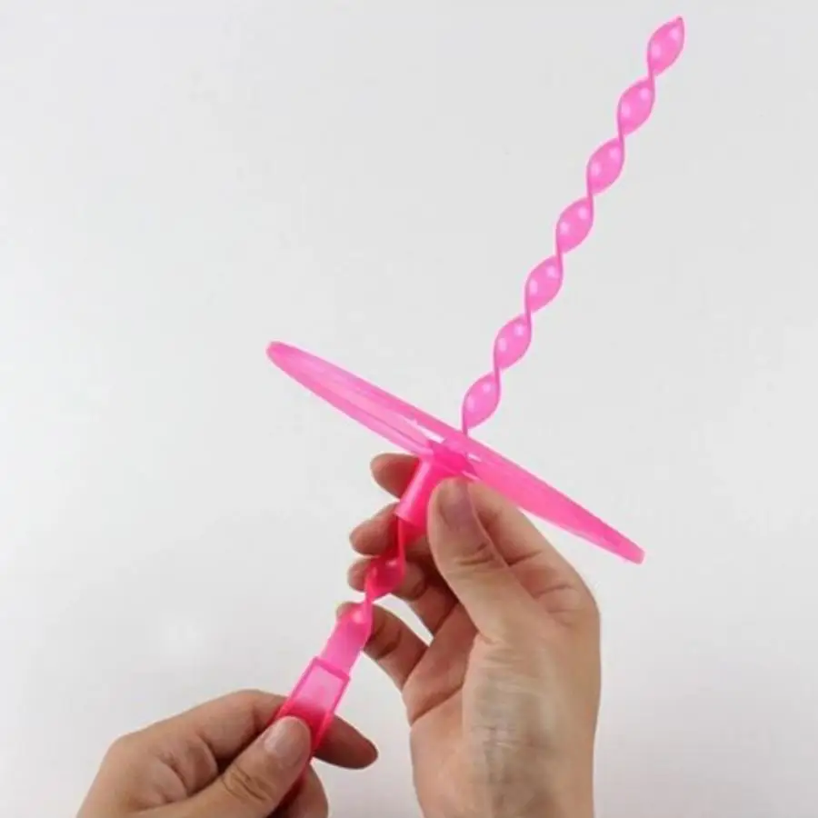 Este é um disco de fada empurrado à mão grande disco voador de volante, brinquedo infantil disco voador de plástico brinquedo esportivo de gramado ao ar livre