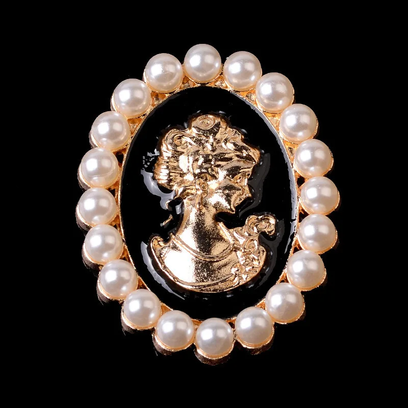 2023 New Hot Beauty Head Pearl Brooches For Women Enamel Queen Brooch Lapel Pins Oval Shape Pearl Jewelry Noble Gifts