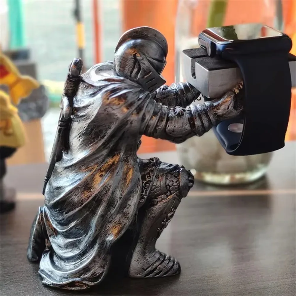 Uhrenständer-Ladestation für Apple Watch, Cartoon-Ladestation, Desktop-Halterung für Smartwatches, Schwarze Krieger-Figur-Stütze – Detail 4