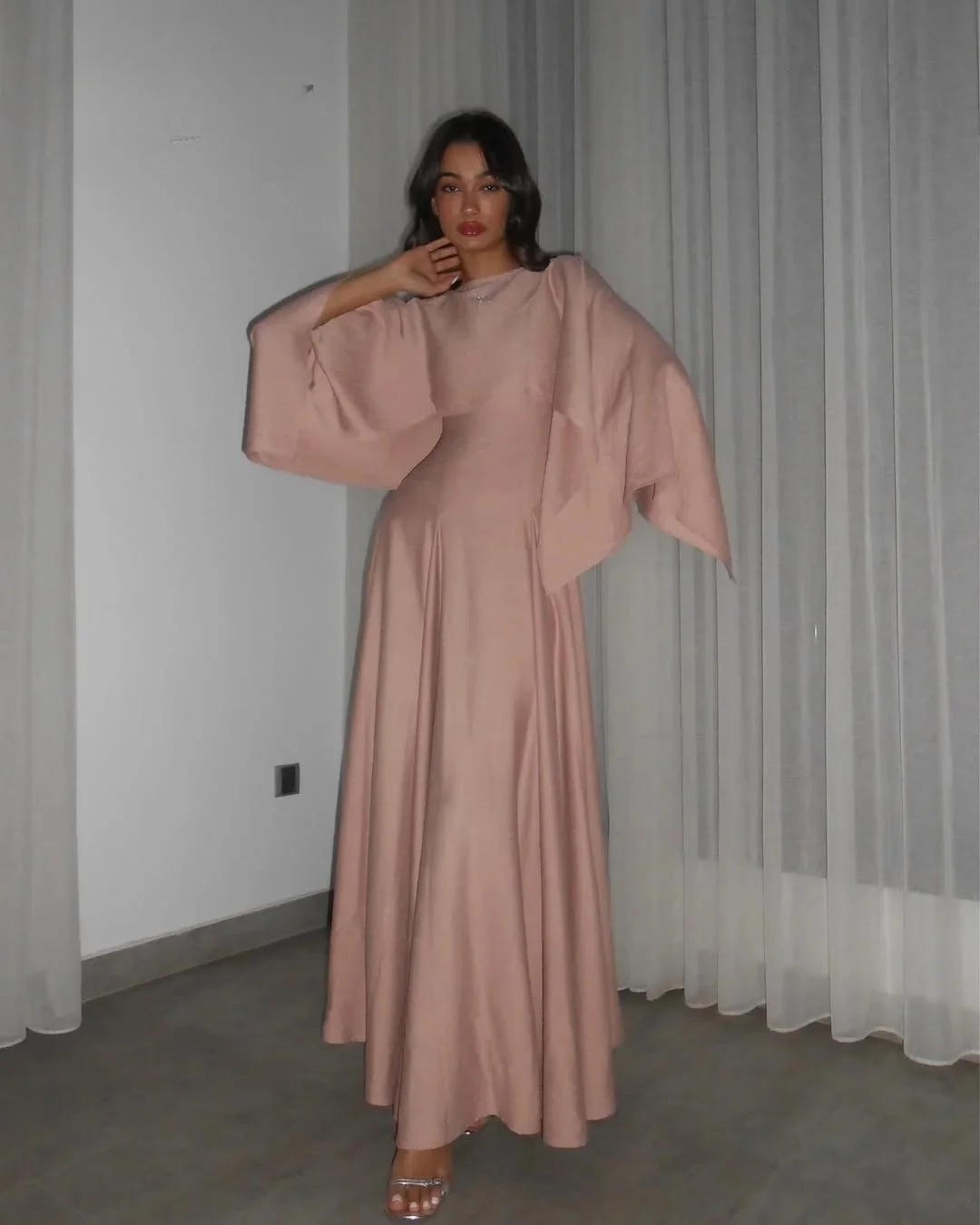 LAYXHS Temperamento O-pescoço Vestidos de Noite Rosa Xale A Linha Plissado Formal Mulheres Vestidos de Baile Personalizados فسات¢