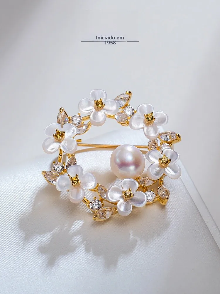 elegante-spilla-con-perla-d'acqua-dolce-perla-del-sud-regalo-di-natale-per-la-mamma-decorazione-festiva-forma-piatta-rotonda-perla-naturale