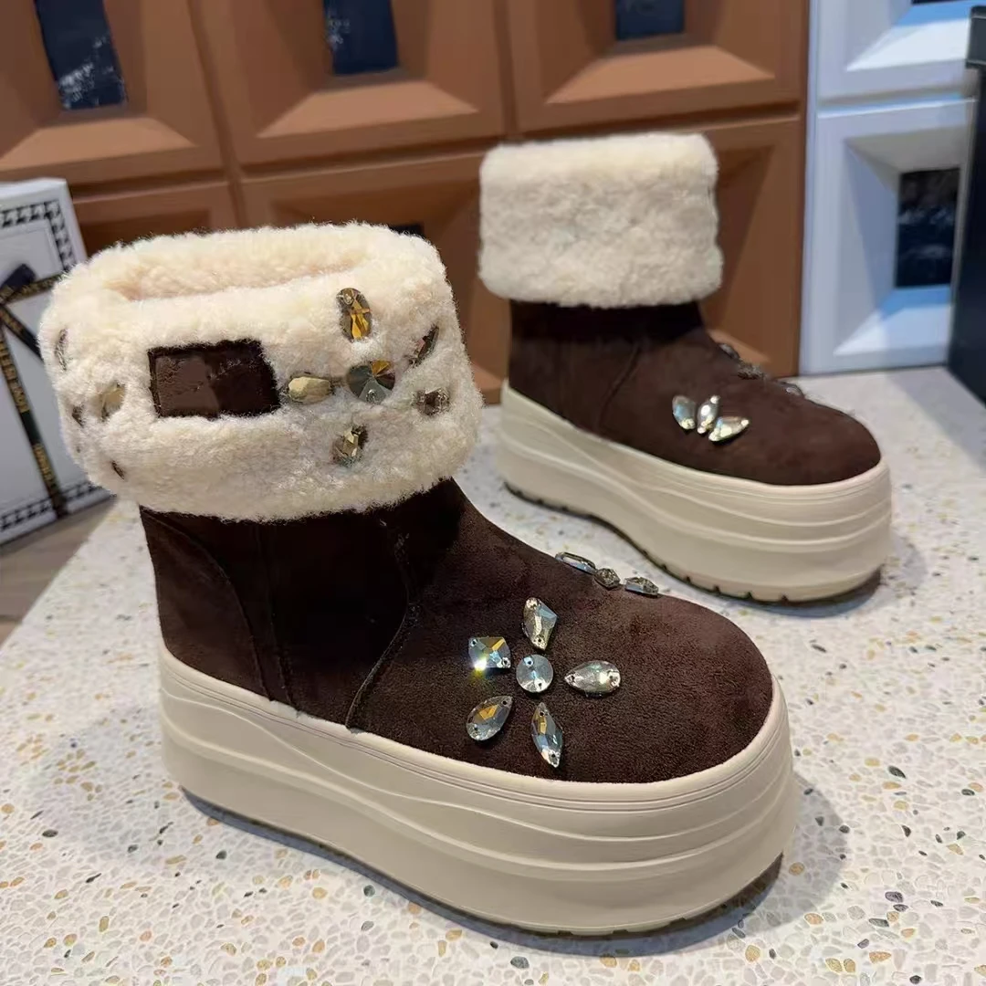 Thick-soled water diamond fur integrated snow boots, large-sized comfortable thickened women's cotton shoes 35-39