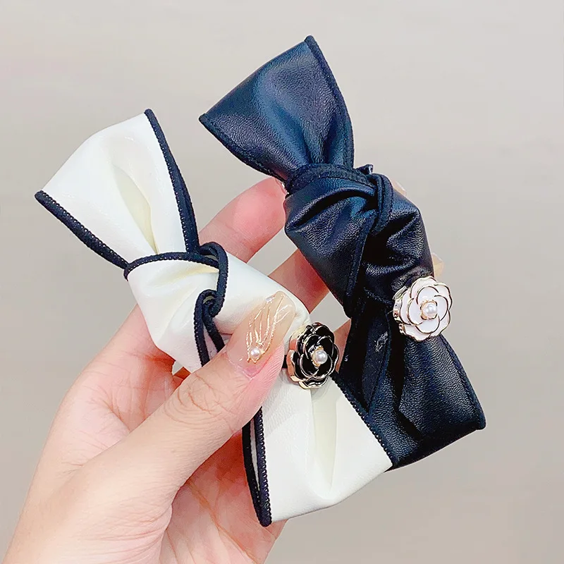 High Ponytail Rose Hairpin Leather Duck Beak Clip Simple Black and White Bow Hair Clip for Girls Accessories